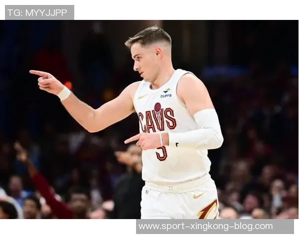 梅里尔半场表现出色三分球命中率高达60贡献10分2篮板1助攻